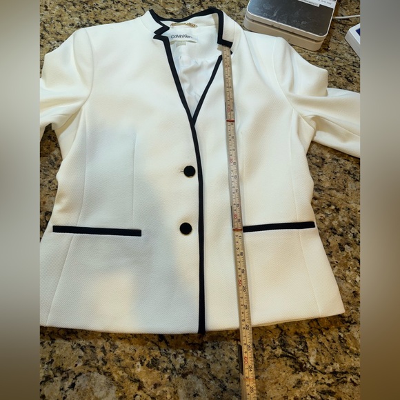 Calvin Klein women’s white 2 button long sleeve blazer black trim sz 4. No flaws - Picture 4 of 7